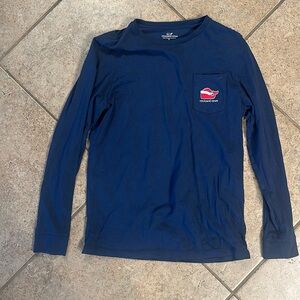 Vineyard Vines Christmas’ shirt